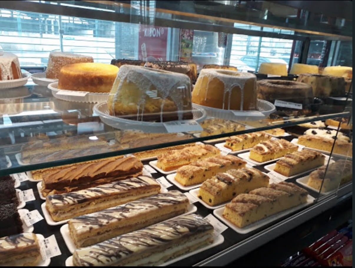 Vitrine de pães e doces